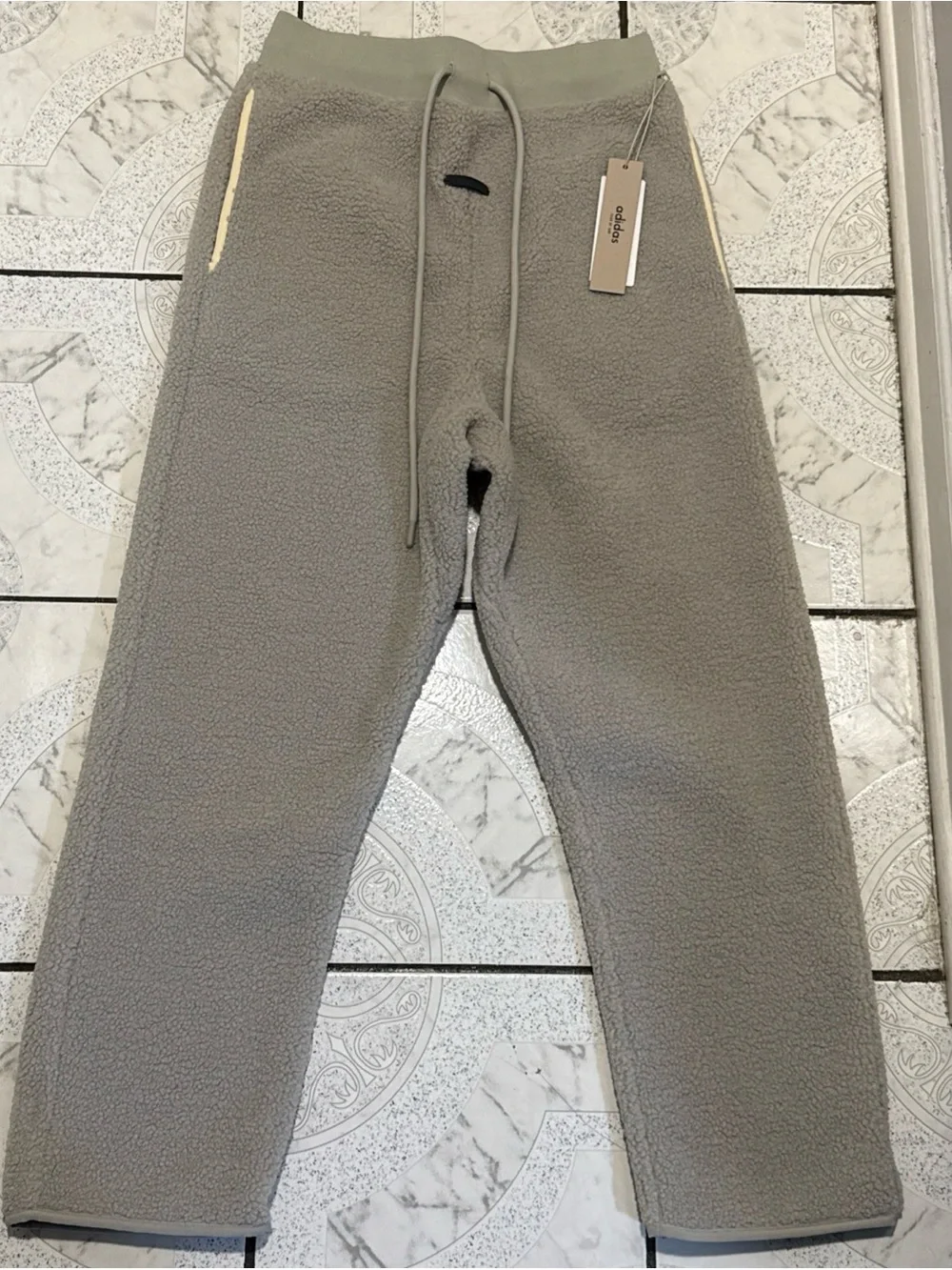 New Adidas x Fear Of God Athletics Hike Pants Sesame Men’s Size Small IM6072